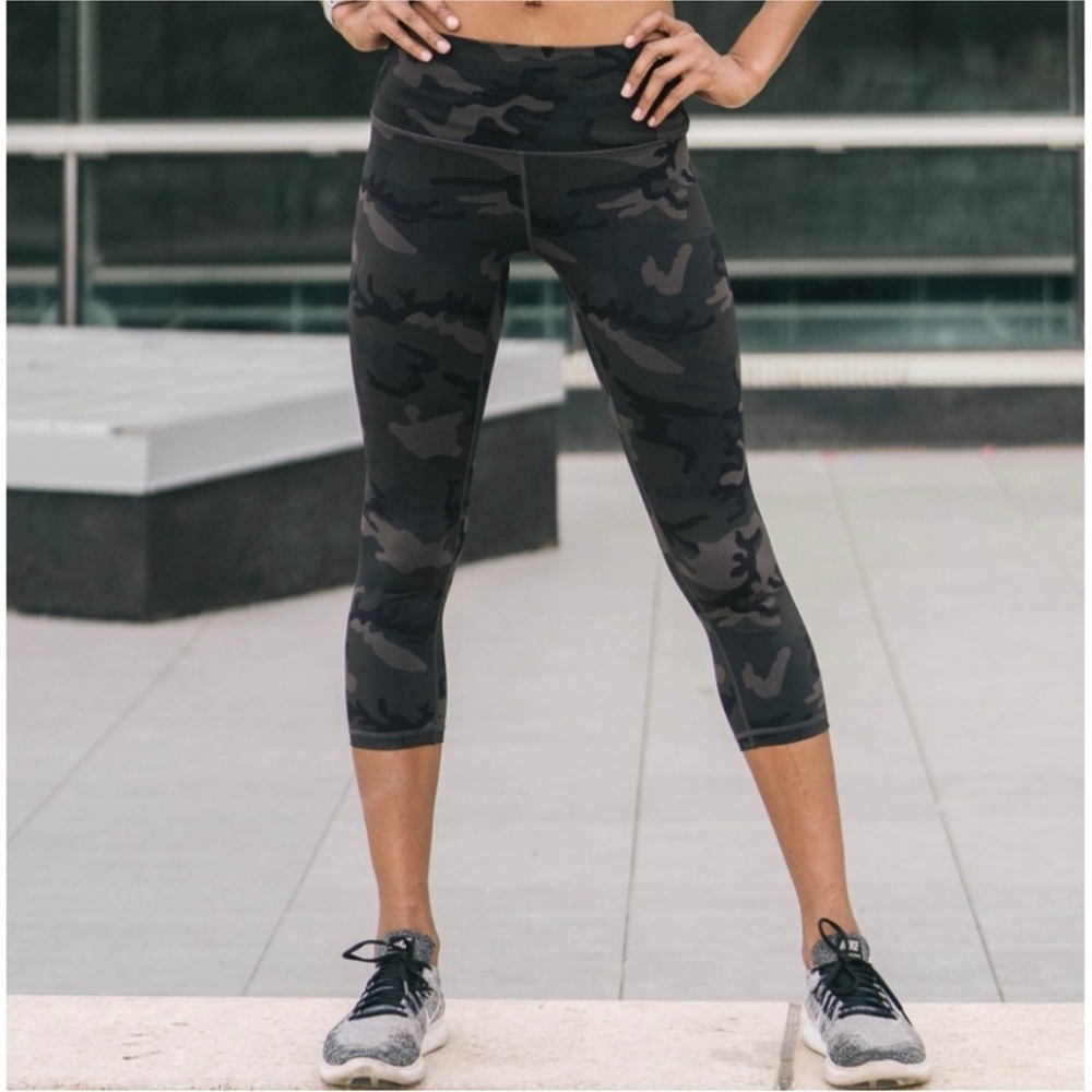 {Zyia} "Forest Camo Luxe High Rise Capri" Camouflage 20" Tights Pants Leggings